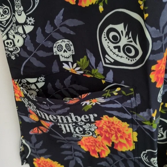 NWT Women's S Coco Scrub Top Tooniforms Disney Pixar Sugar Skull Floral Marigold - Picture 10 of 10